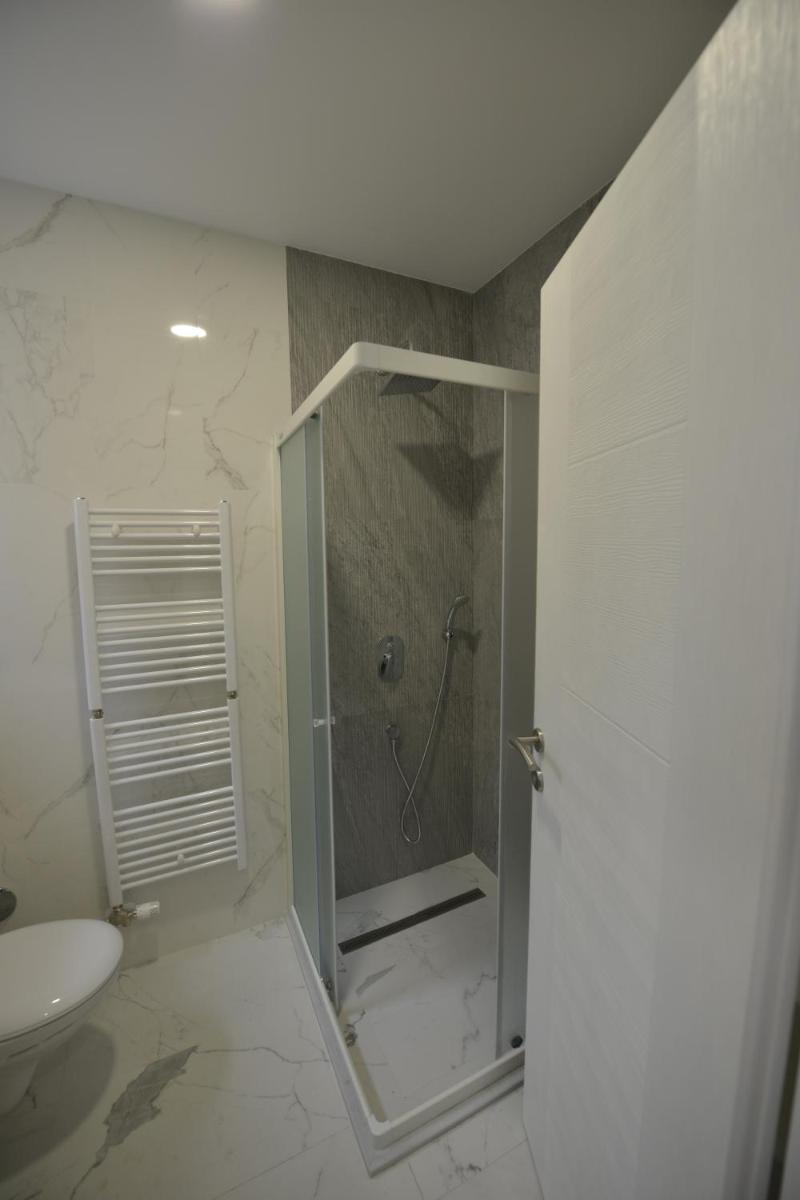 Villa Flower with Free Onsite Parking - Hizvo
