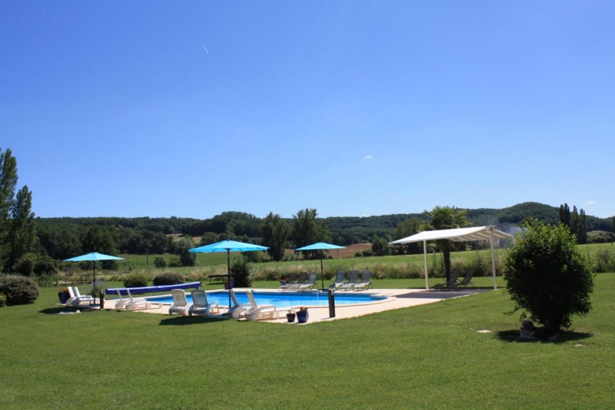Gîtes Grand Pré ! et la Roulotte de Roquecor - Housity