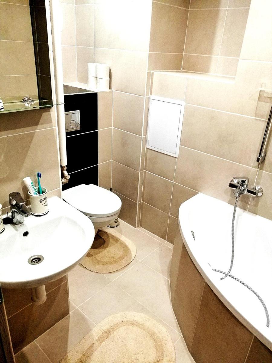 Entrez Apartment 1 - Housity
