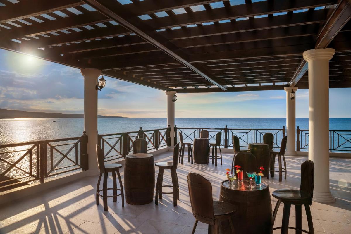 Jewel Paradise Cove Adult Beach Resort & Spa - Housity