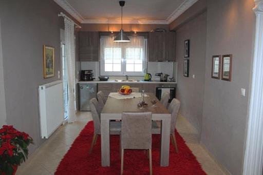 In the Shadow of Meteora - Housity