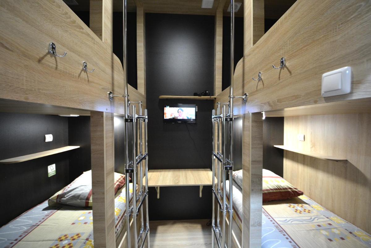 Aloha Capsule Hotel - Housity