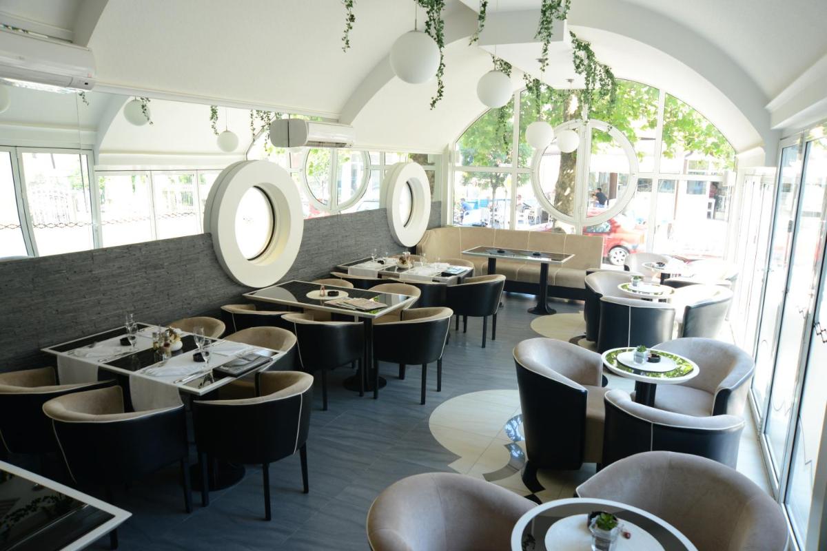 Hotel Ženeva - Housity