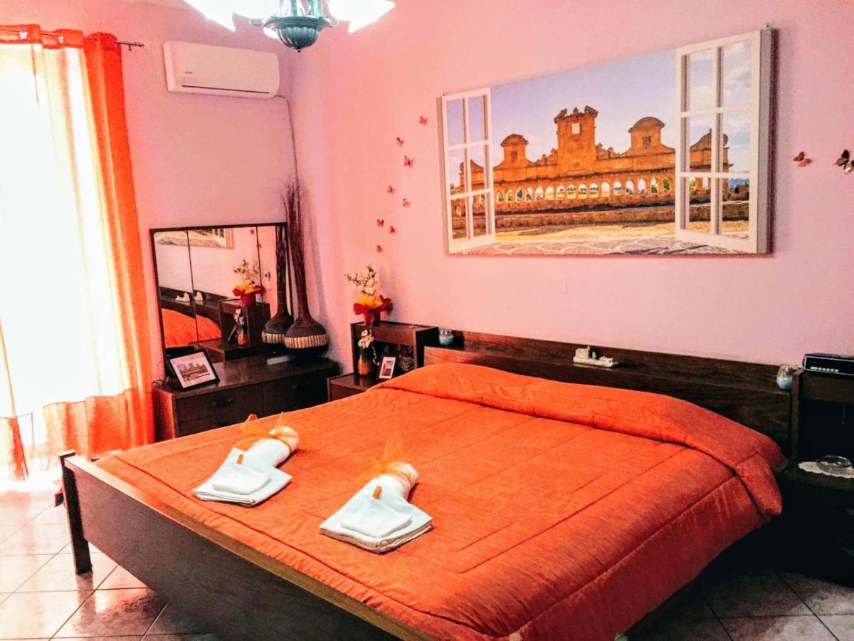 24 Cannoli - Housity