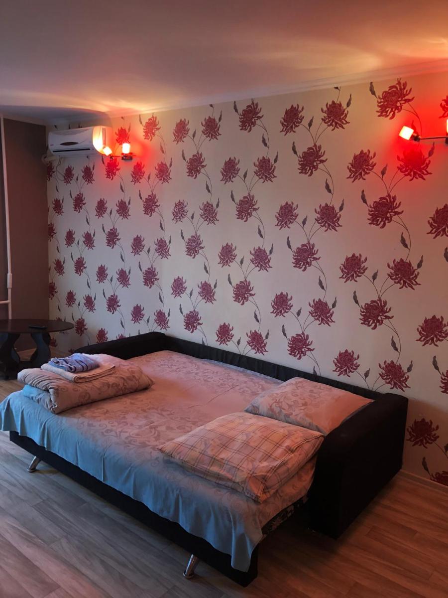 Studiia na gvardeiskom - Housity