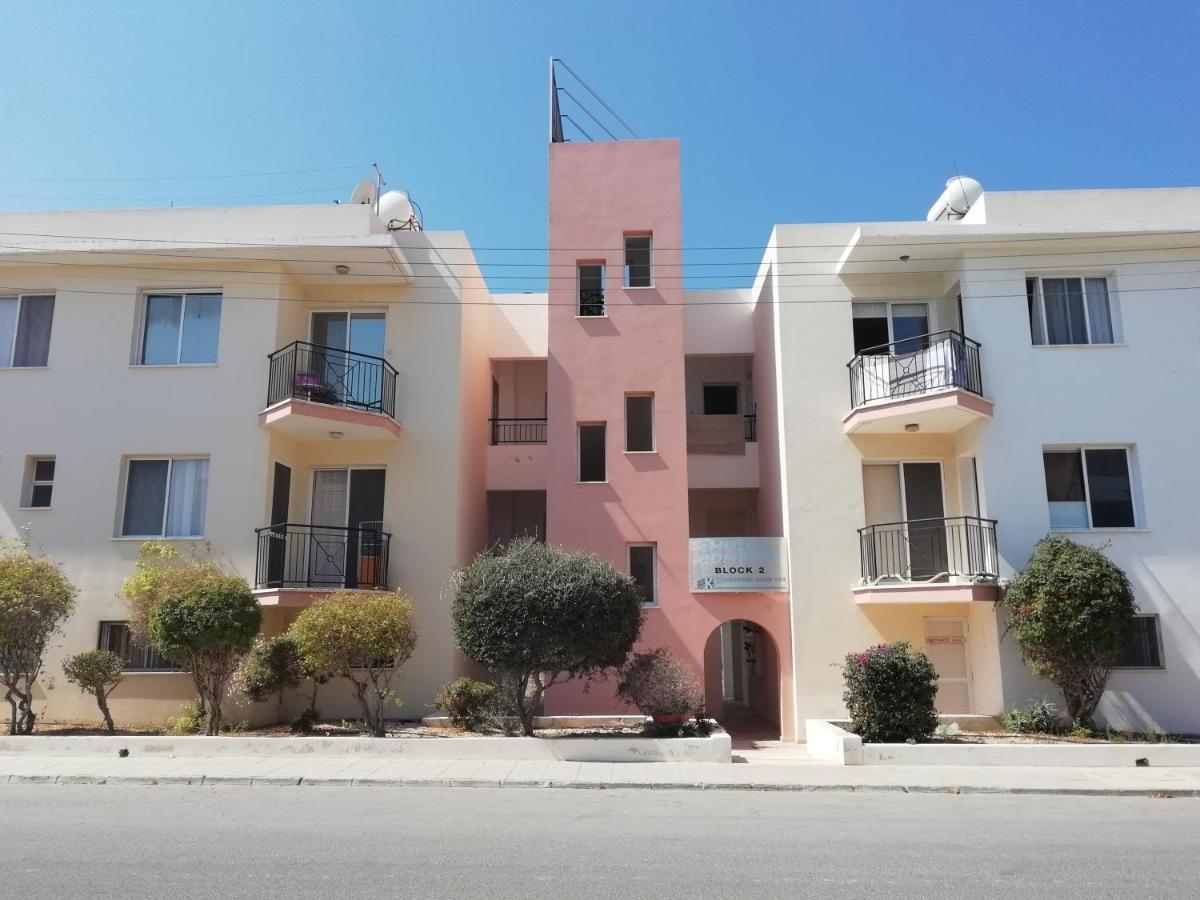 Athena and The Owl Beachside Apt - Housity