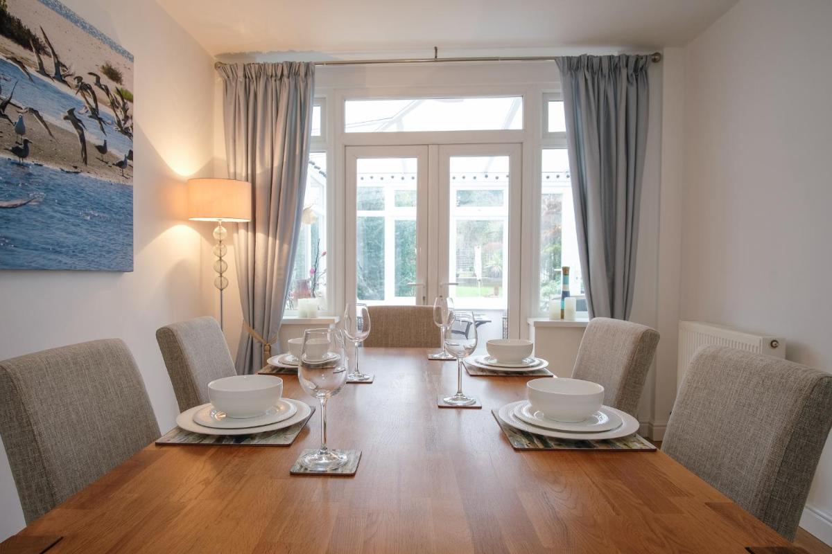Garden View - 3 bedrooms for up to 5 guests ideal for NEC, HS2, BHX, Solihull - Housity
