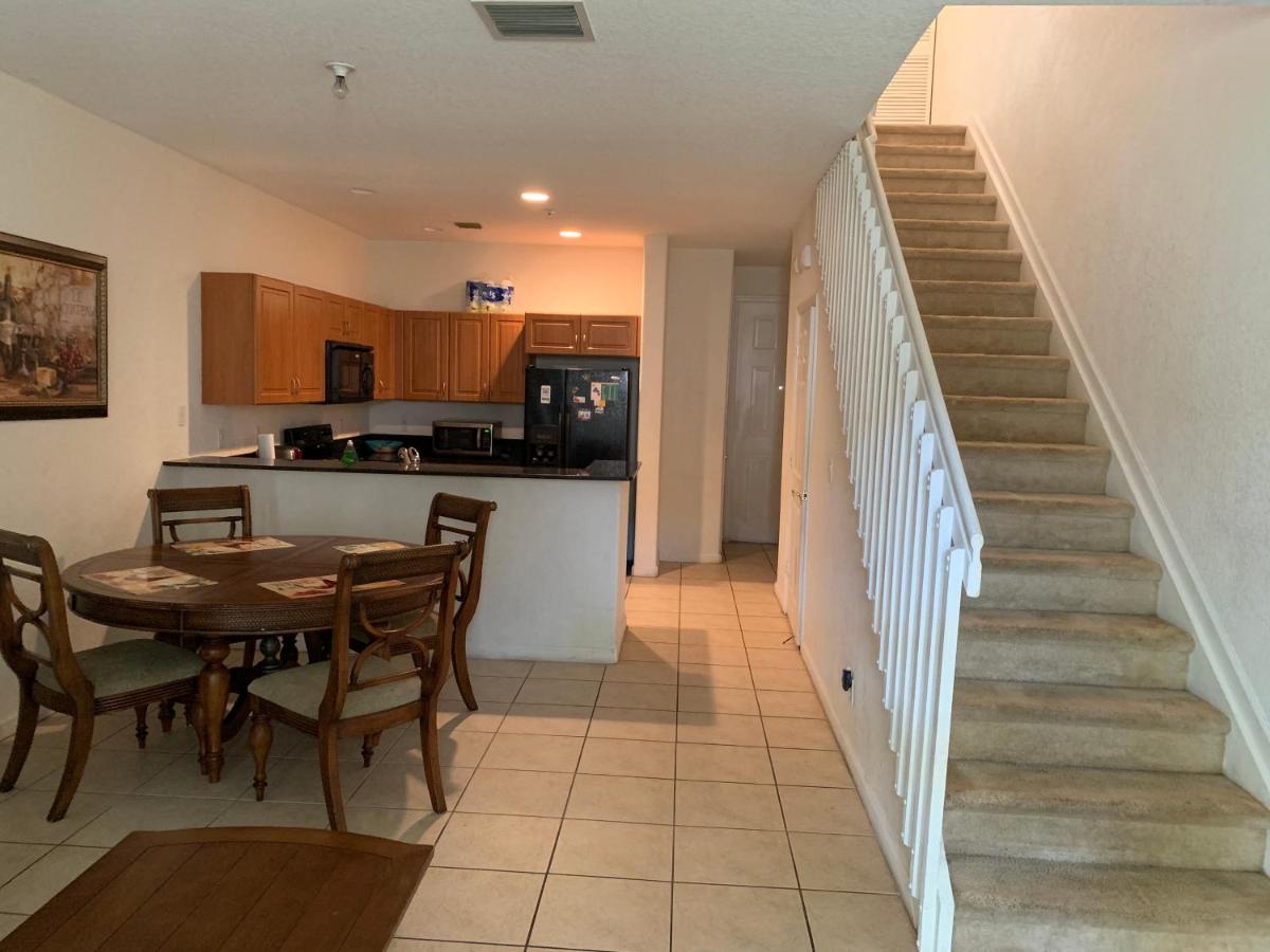 Bedroom Suite in Lauderdale Lakes Townhome - Housity