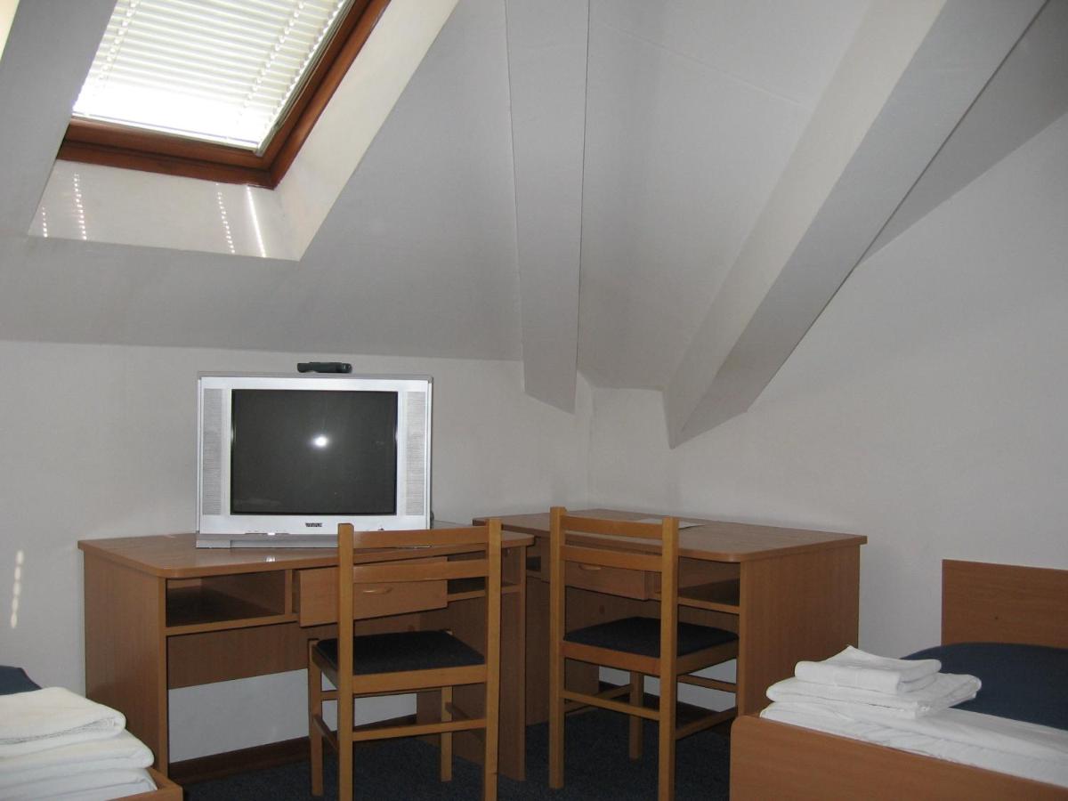 Hostel Veli Jože - Housity