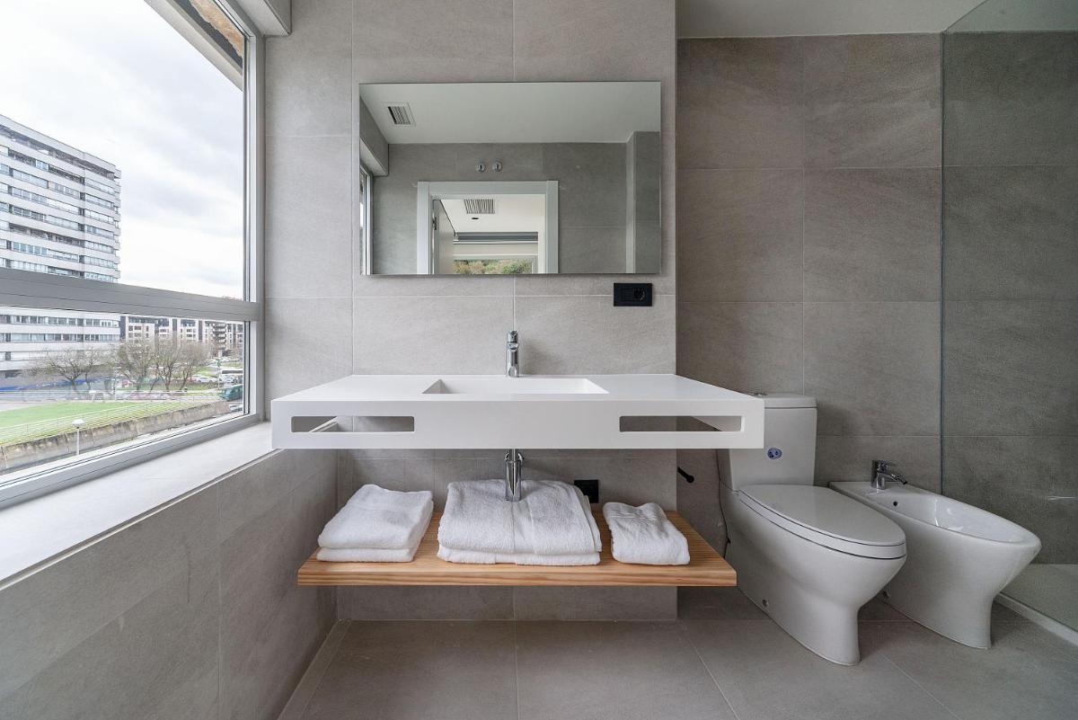 Hotel Distrito Oeste - Housity