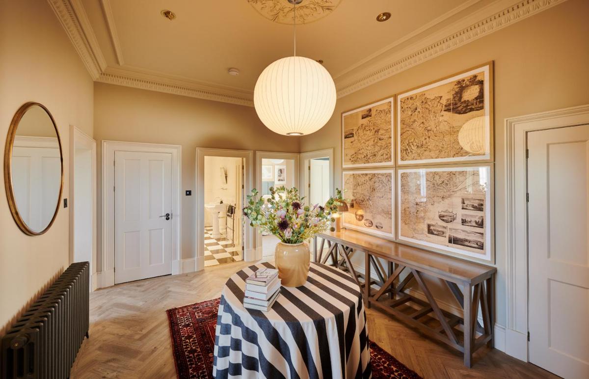 Alexander Residence - Housity