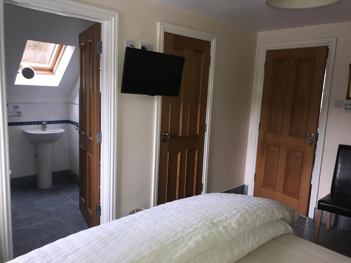 Riverside Cottage B&B - Housity