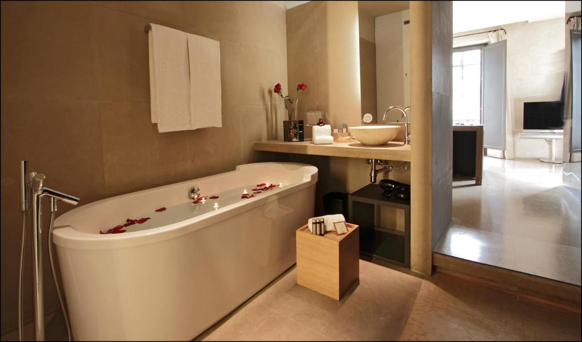 Un baño de EME Catedral Mercer Hotel