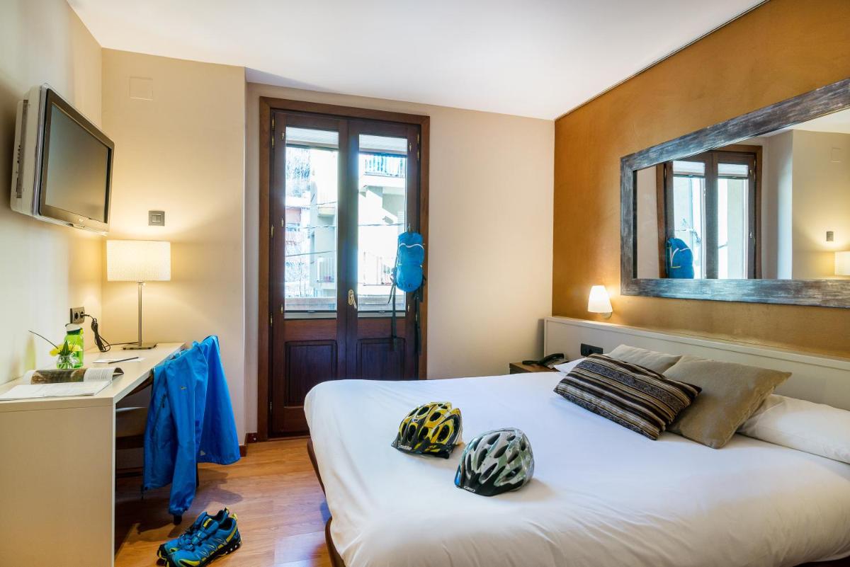 Hotel Els Caçadors de Ribes - Housity