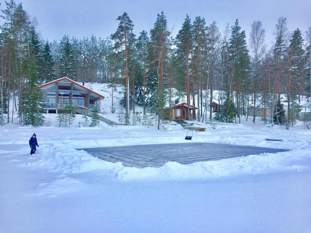 Villa by the Lake - Housity