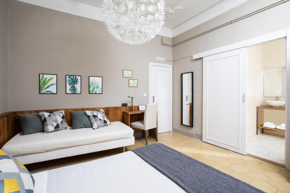 Jardinets Guest House - Housity