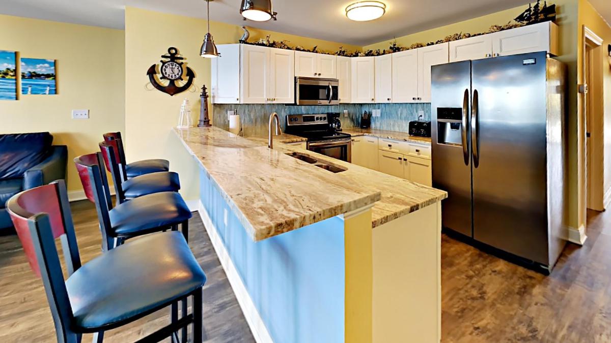 Suitetrails - Put-in-Bay Waterfront Condo #206