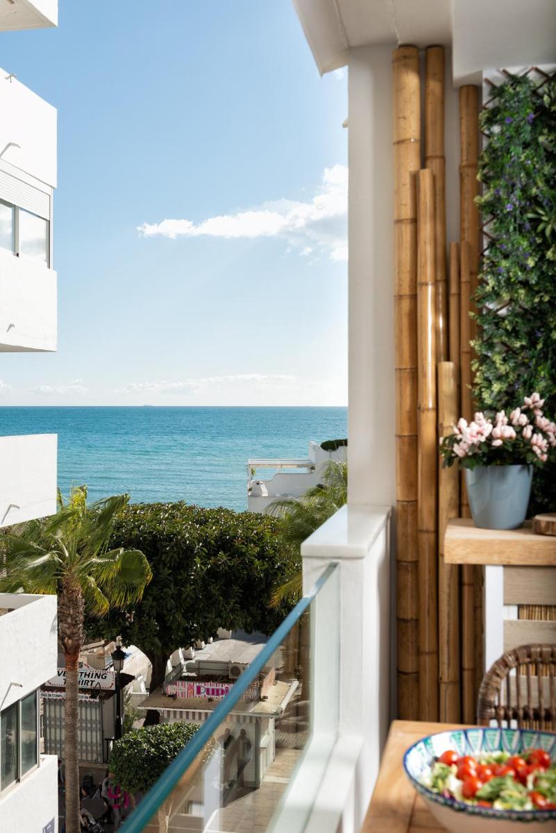 Marbella First Line Beach - Housity
