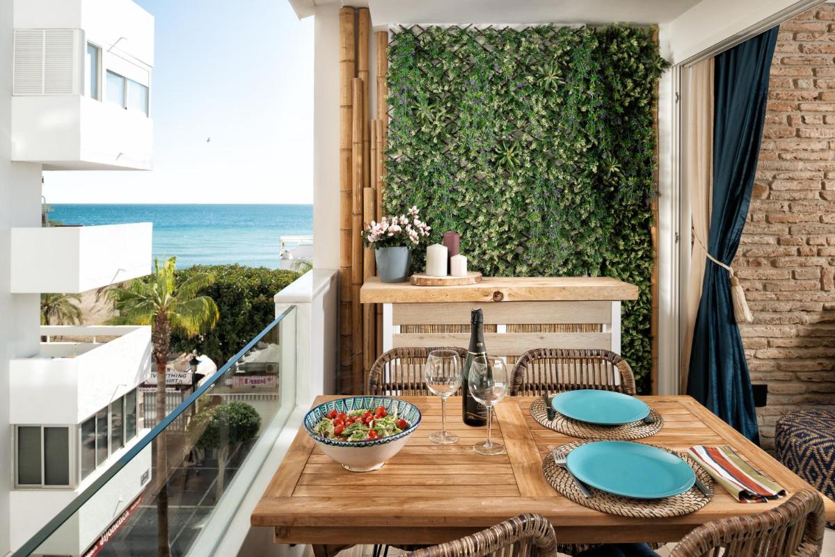 Marbella First Line Beach - Housity