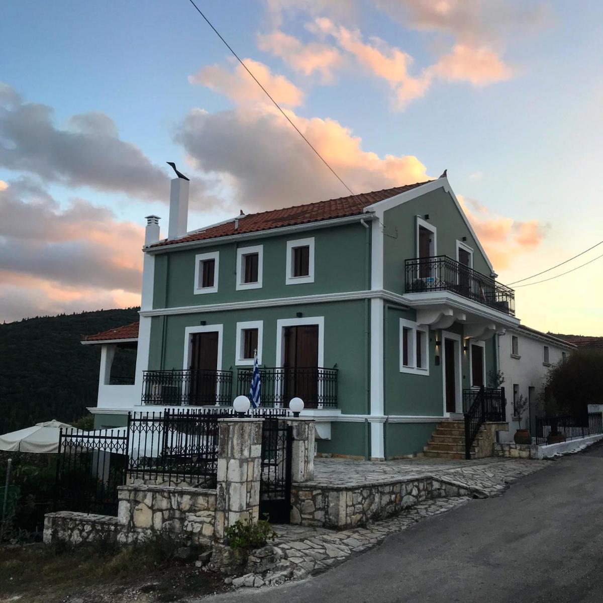Tettix Summer House - Housity