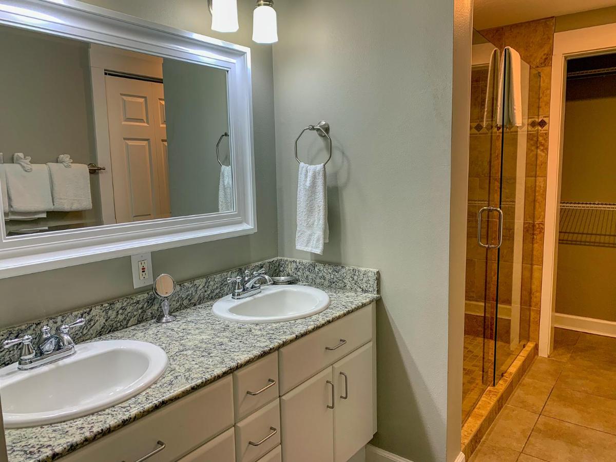 Grand Panama Beach Resort by Emerald View Resorts - Housity