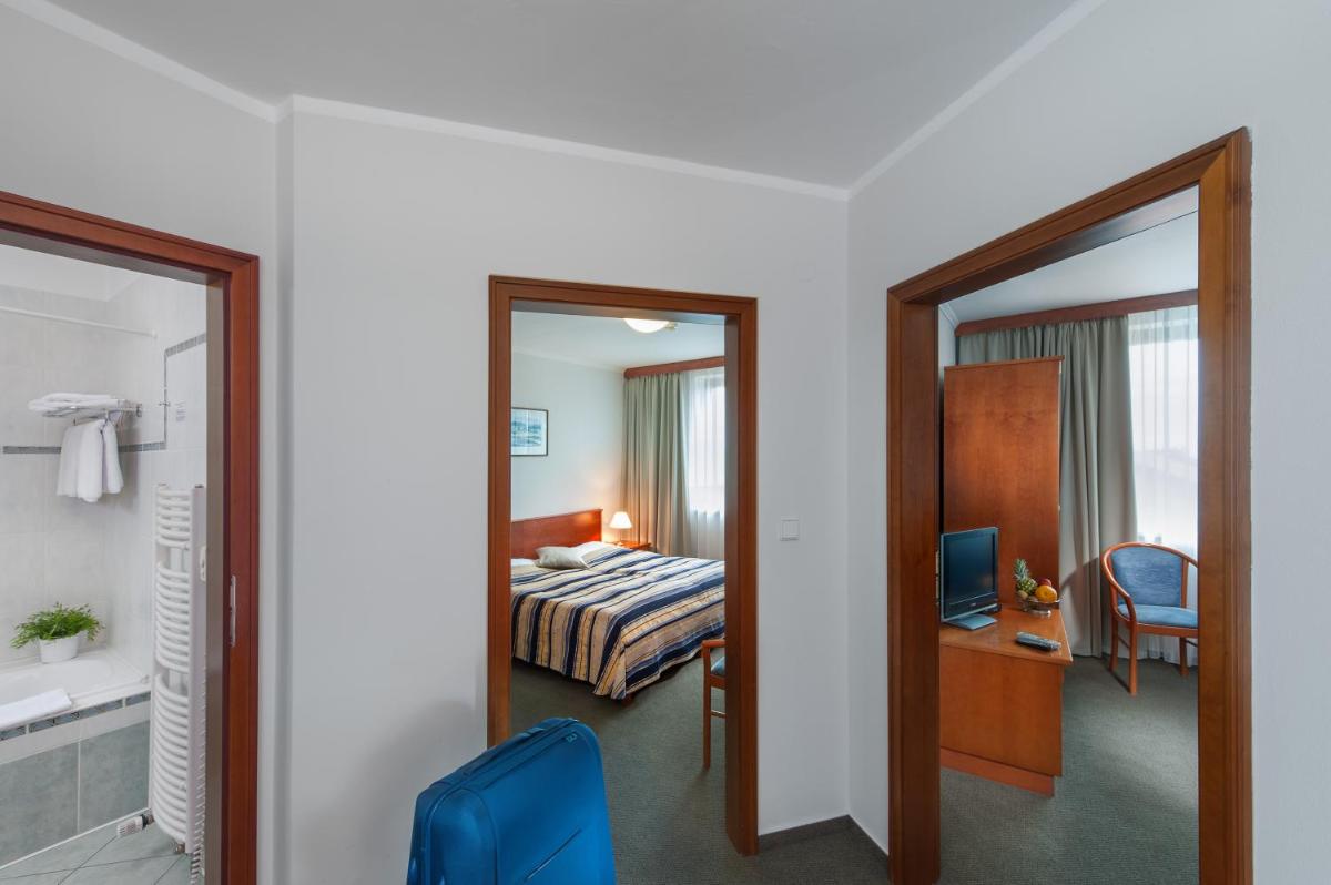 April hotel Panorama - Housity