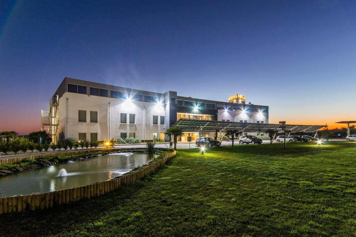 Um jardim no exterior de Lisotel - Hotel & Spa