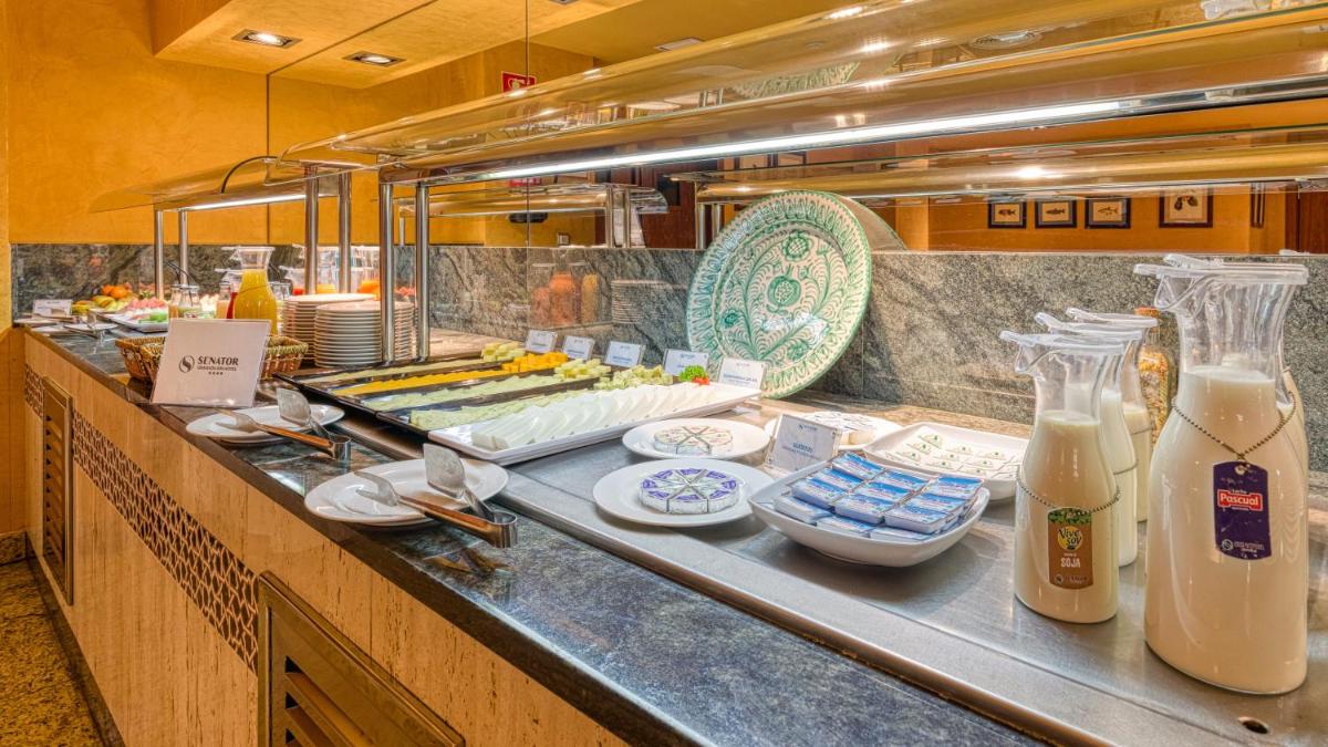 Comida en o cerca de este hotel