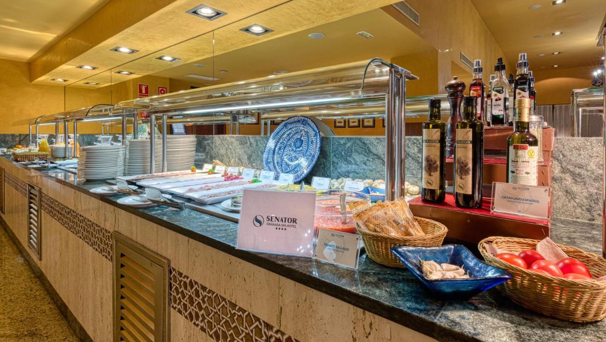 Comida en o cerca de este hotel