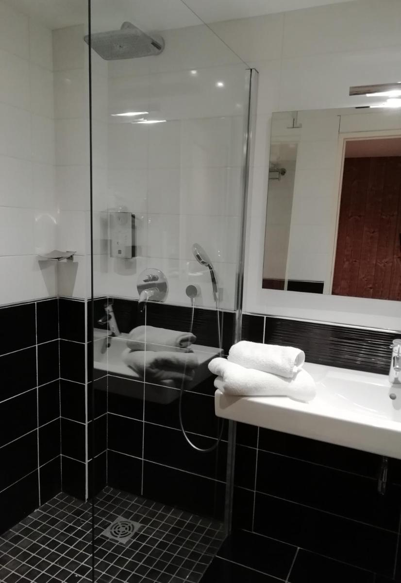 Salle de bains dans l'établissement Hotel Blanc