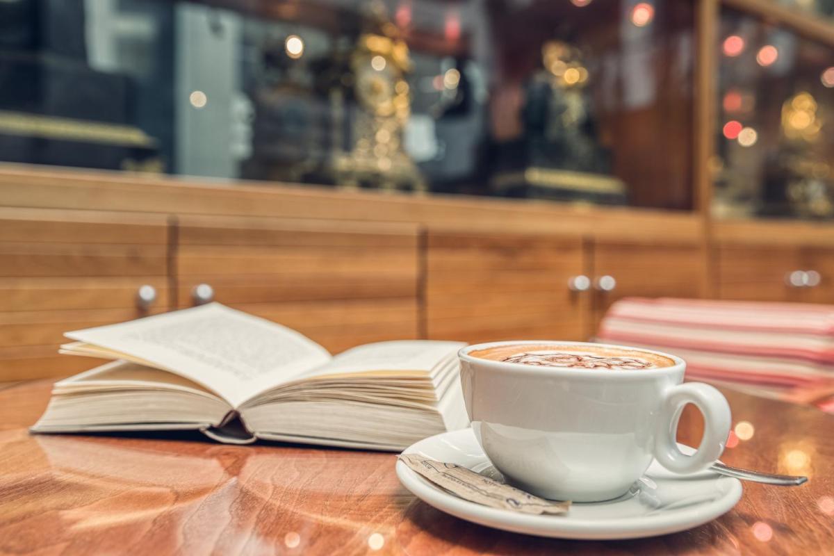 Utensilios para hacer té y café en Senator Granada