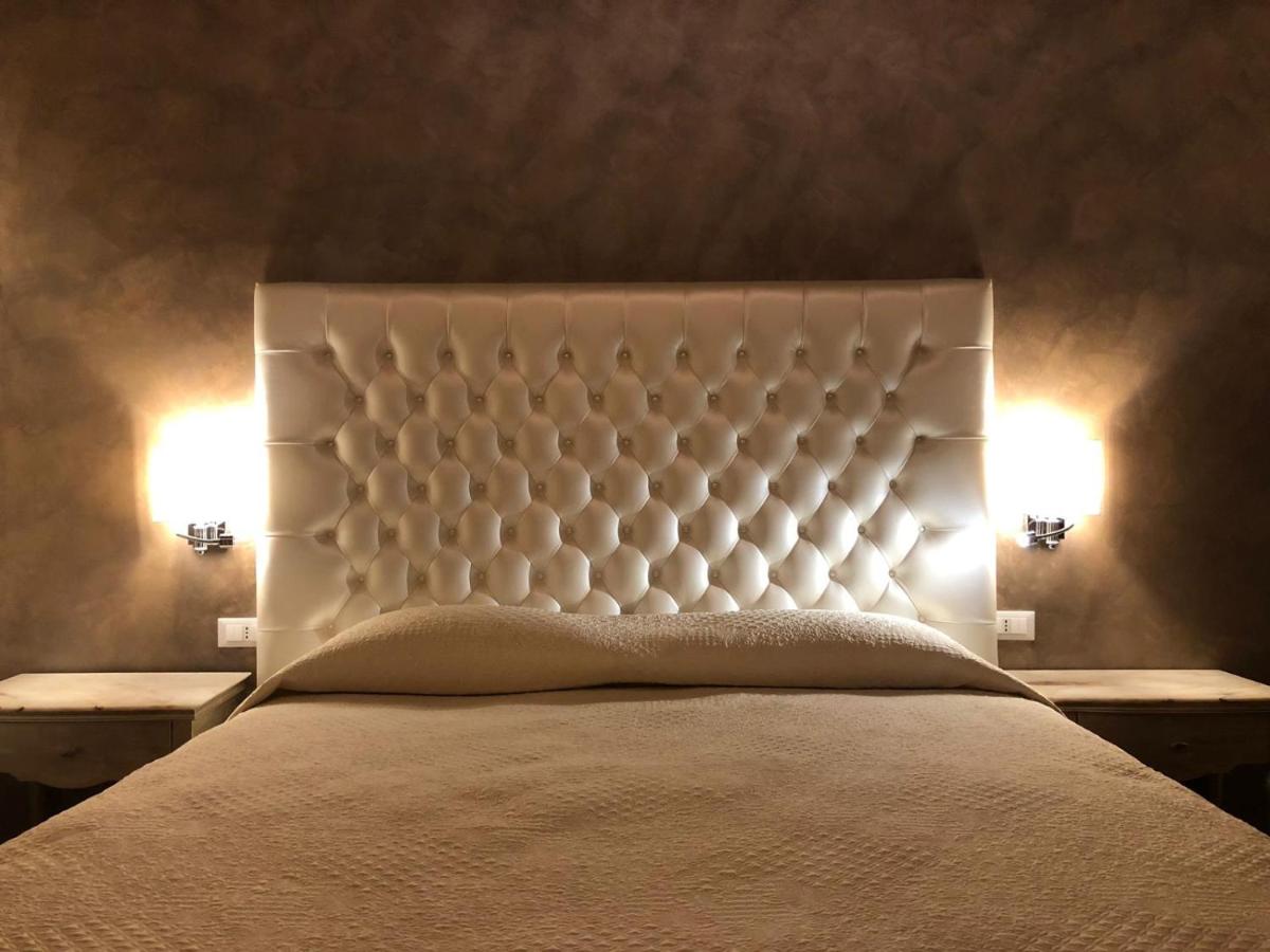 Luxury Apartment Frattina 34 Anelli - Housity