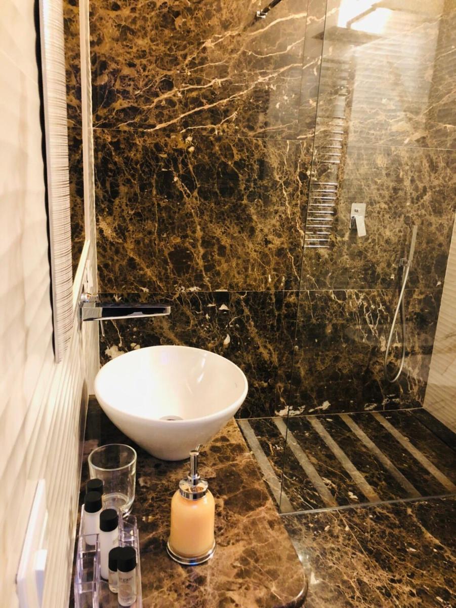 Luxury Apartment Frattina 34 Anelli - Housity