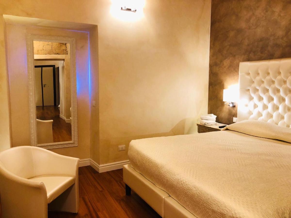 Luxury Apartment Frattina 34 Anelli - Housity