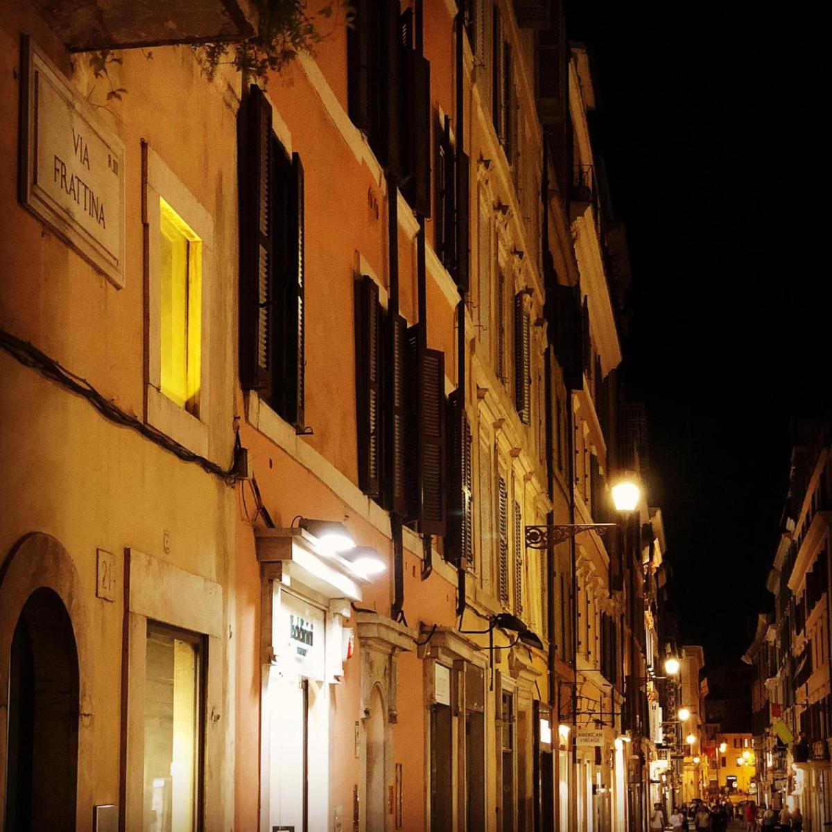 Luxury Apartment Frattina 34 Anelli - Housity