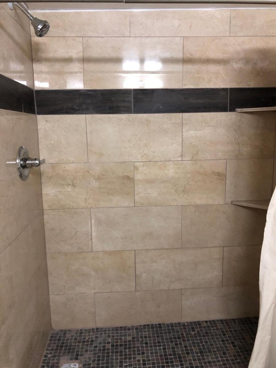 Econo Lodge - Housity