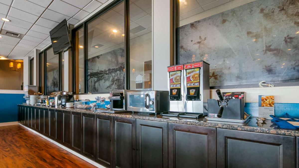 Best Western Plus Silverdale Beach Hotel - Housity