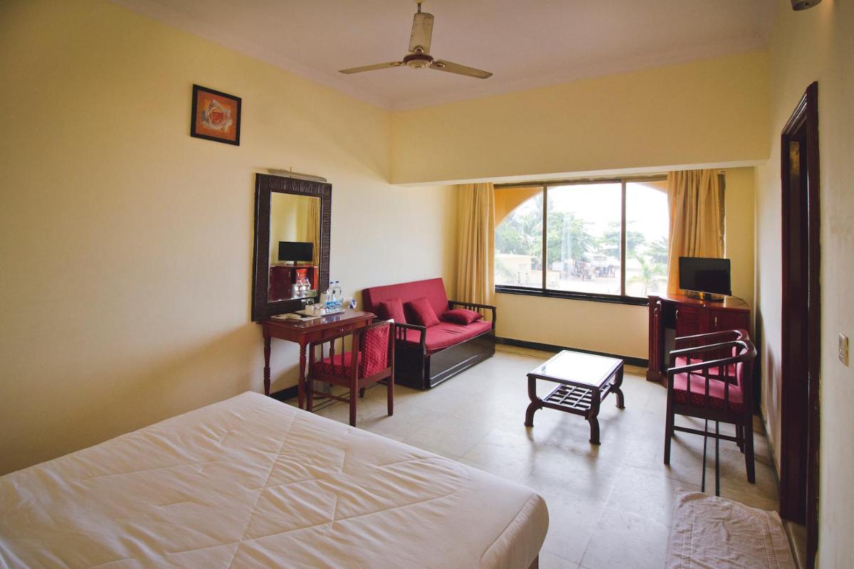 Paradise Isle Beach Resort - Housity