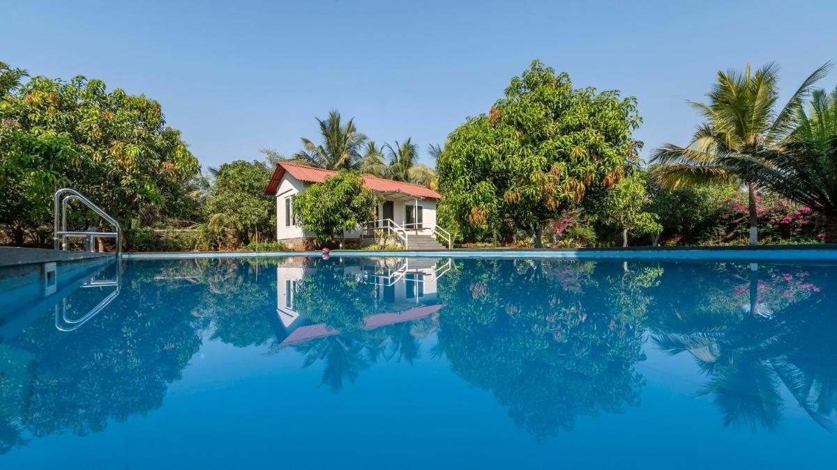 SaffronStays Casa Manga, Karjat - pet-friendly pool villa near ND's Film World and Saltt - Housity