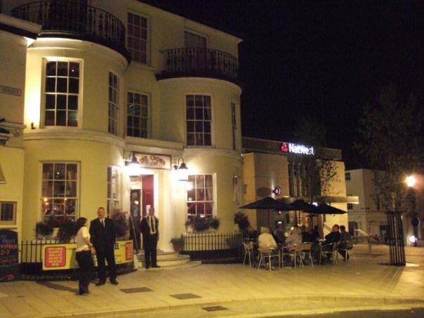 The Crown Hotel - Housity