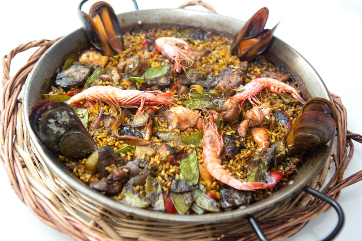 Comida en o cerca de este hotel