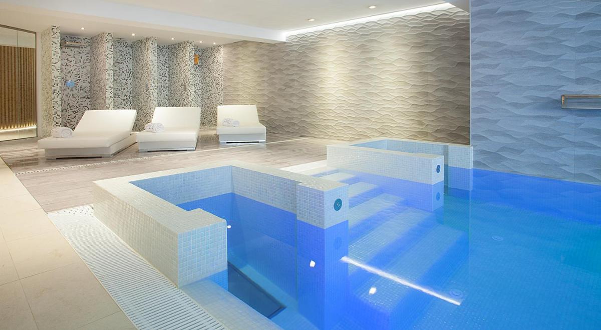 Piscina en o cerca de RH Bayren Hotel & Spa 4* Sup