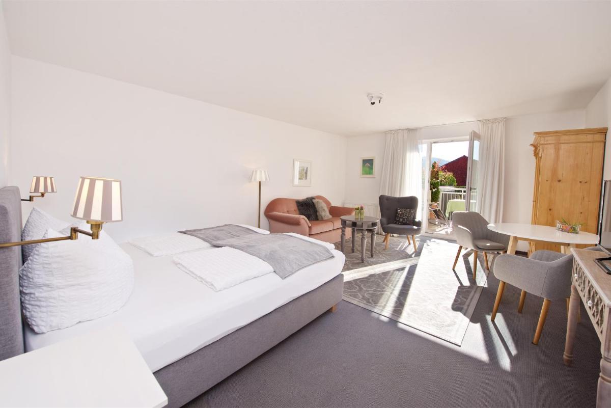 Landhotel Herzberger garni Zimmer & Ferienwohnungen - Housity