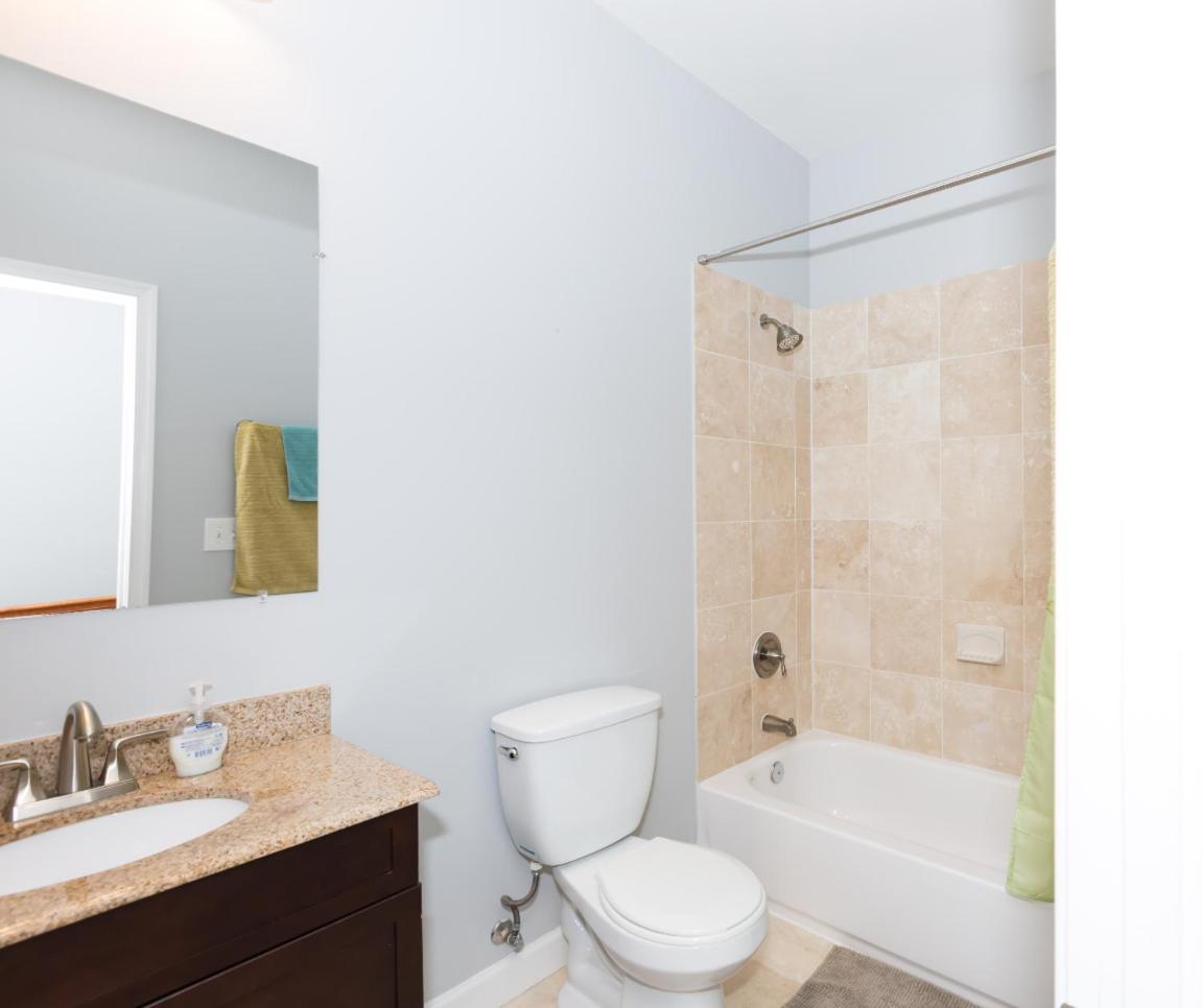 Steps to Convention Center, Downtown DC, and Metro Station: Private and Comfortable Bedroom/Bathroom - Housity