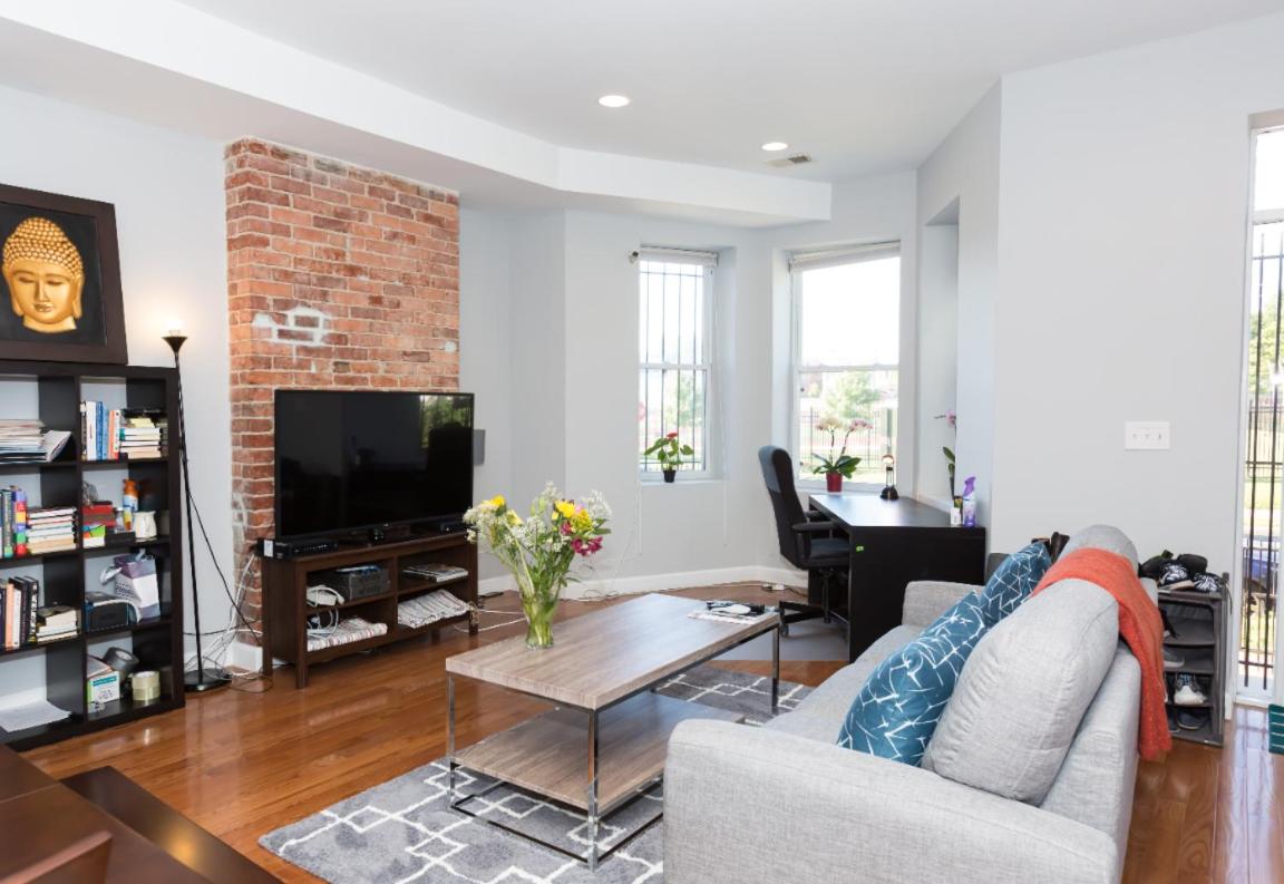 Steps to Convention Center, Downtown DC, and Metro Station: Private and Comfortable Bedroom/Bathroom - Housity