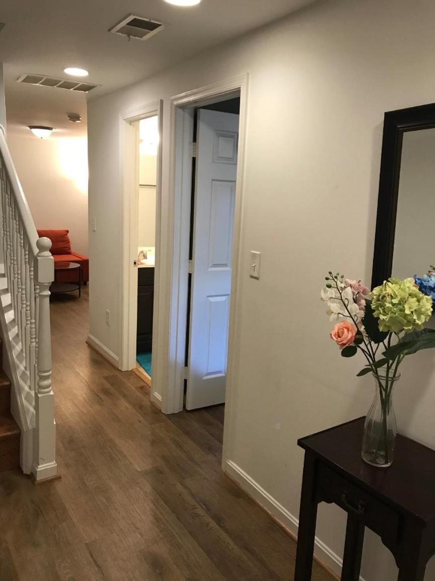 STEPS to CONVENTION CENTER, DOWNTOWN DC, METRO STATION: PRIVATE APARTMENT - Housity
