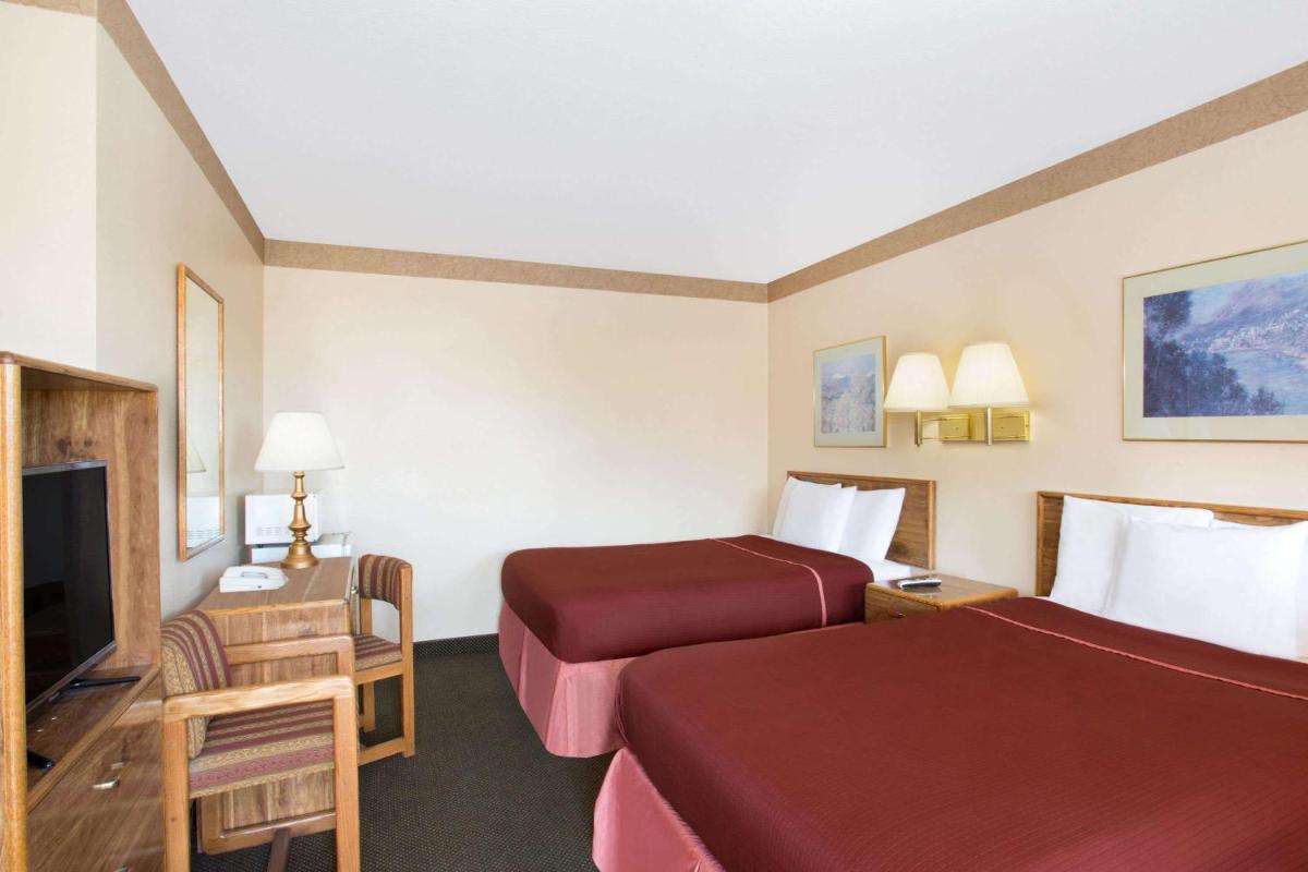 Howard Johnson by Wyndham Brigham City - Housity