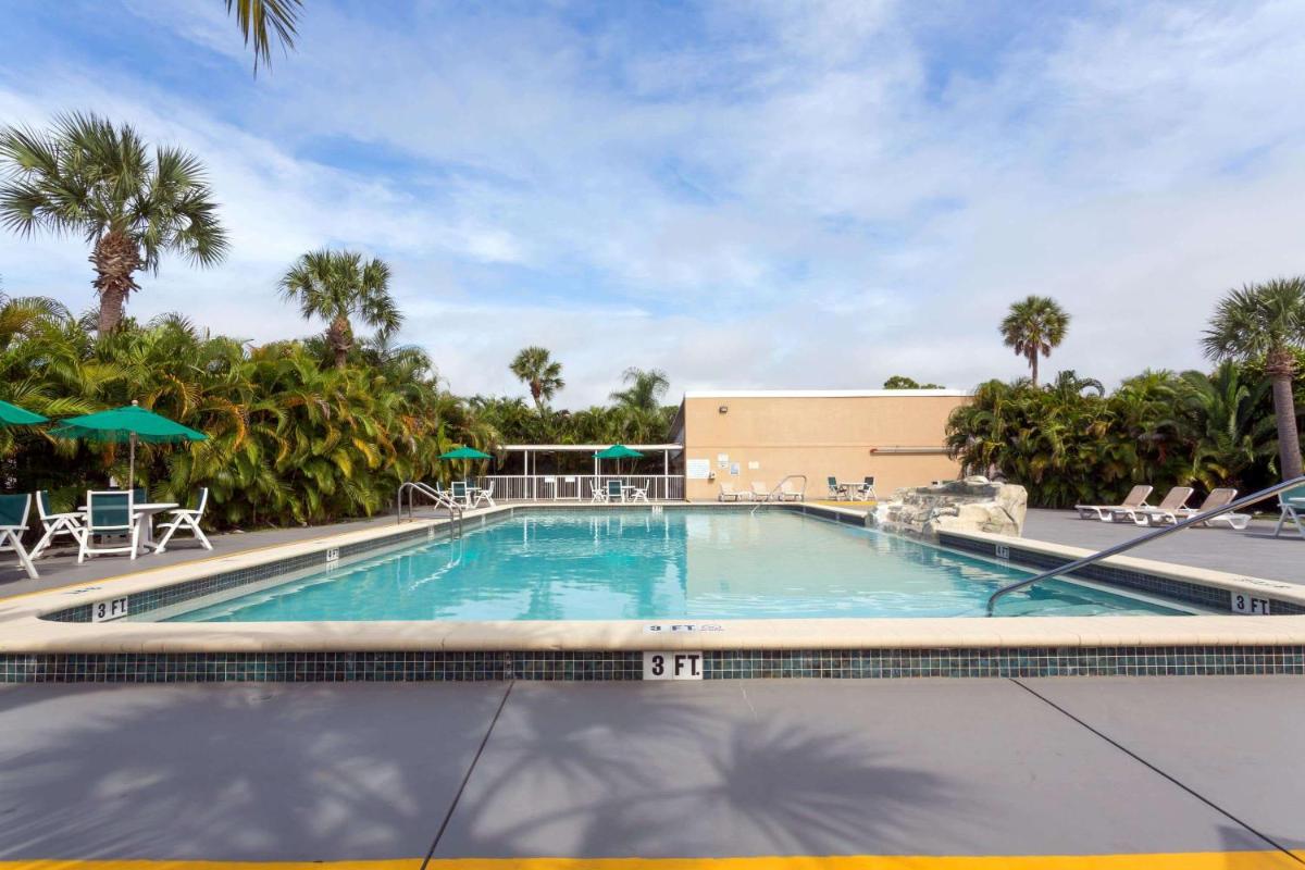 Ramada by Wyndham Lake Placid - Housity