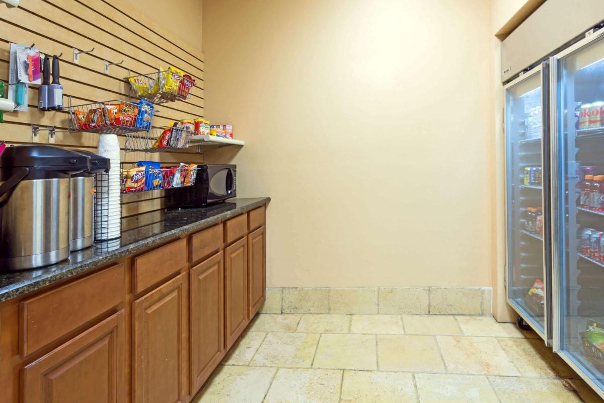 Ramada by Wyndham Lake Placid - Housity