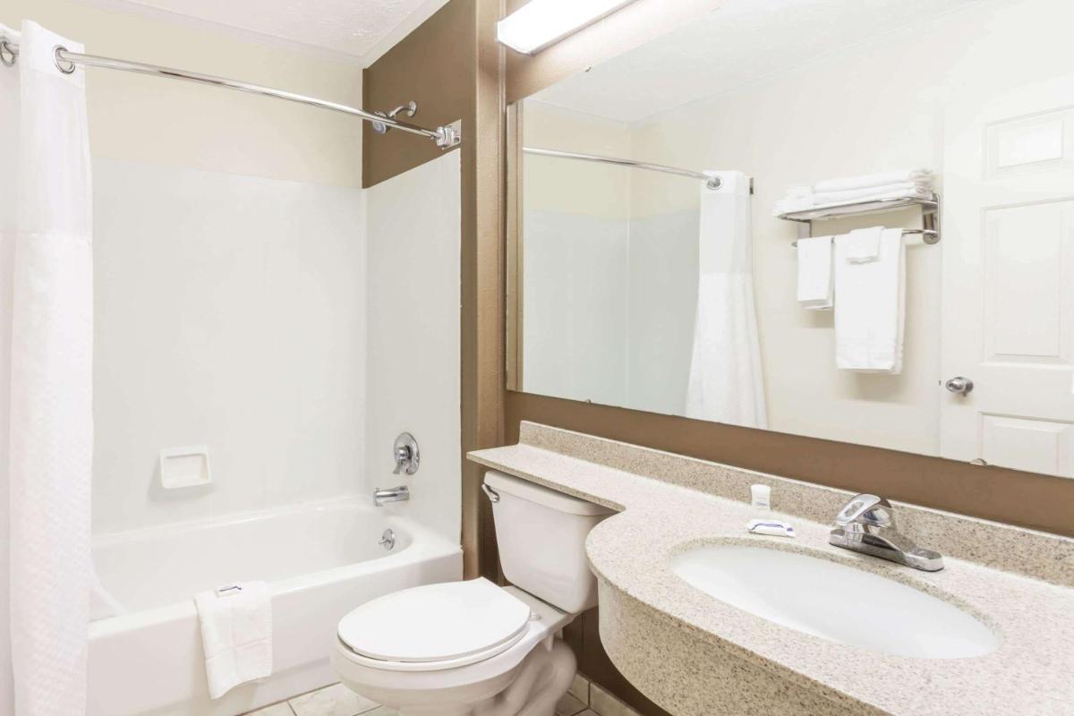 Microtel Inn by Wyndham Wilson - Housity